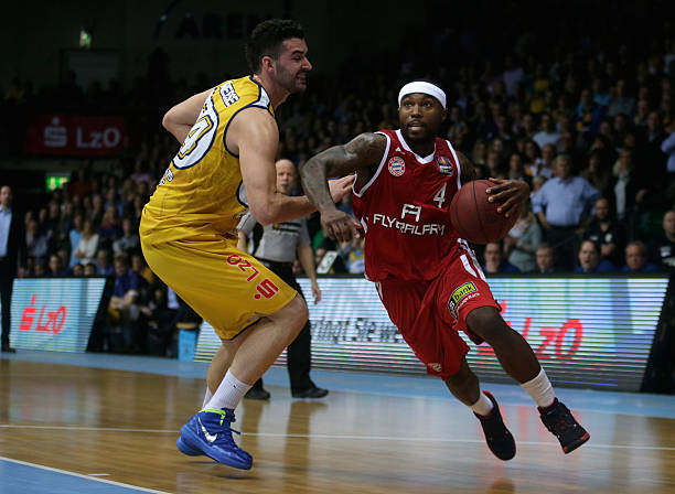 教练团队对 教练团队对