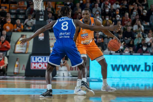 的中场发动 的中场发动